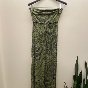 Banana Republic strapless maxi dress ruffle bottom